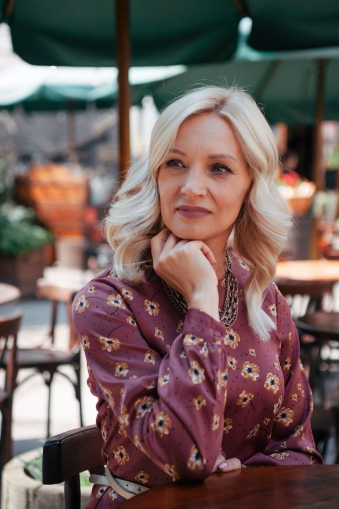 Mujer de 50 años sonriente
